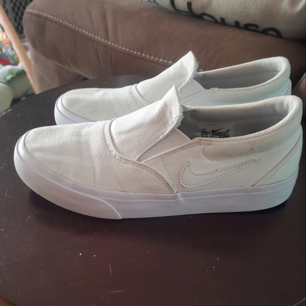 Nike Sb white shoes